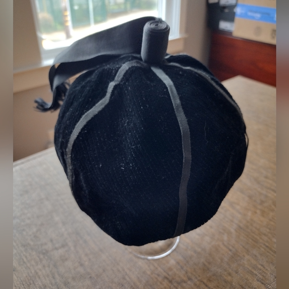 Vintage Yves Saint Laurent YSL Black Velvet Beanie Hat 55cm Small Architectural - Picture 6 of 7